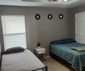 Photo 5 - 2 Bedrooms Apt Near Univeristy