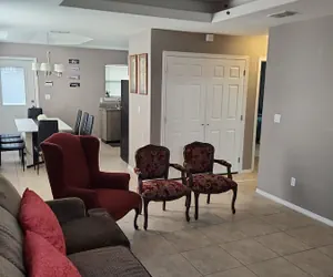 Photo 2 - 2 Bedrooms Apt Near Univeristy