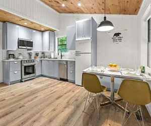 Photo 5 - Smoky Mountains Honeymoon Cabin Dog Friendly