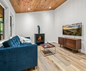 Photo 2 - Smoky Mountains Honeymoon Cabin Dog Friendly