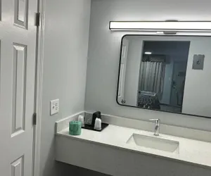 Photo 5 - CAMDEN COUNTRY INN