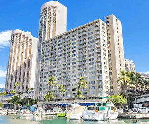 Photo 2 - Ilikai Marina Studios by Midway Vacations