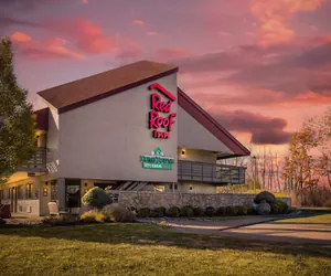 Photo 2 - HomeTowne Studios by Red Roof Buffalo - Niagara Airport