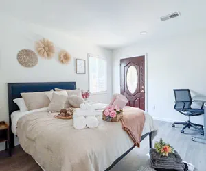 Photo 5 - Walk to Google 3BR Home Yard & Kitchen