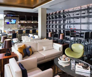 Photo 5 - SpringHill Suites Los Angeles Burbank/Downtown