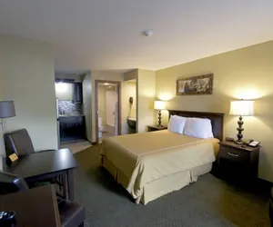 Photo 3 - Town House Inn