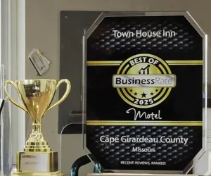 Photo 2 - Town House Inn