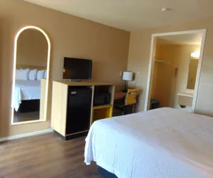 Photo 5 - Days Inn by Wyndham Victorville