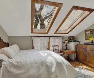 Photo 5 - East Suite in Gillespie House -steps to Main Street!