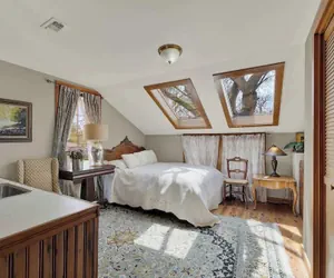 Photo 2 - Gillespie House-2 Suites-walk to Main St!