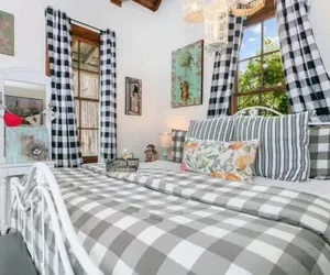 Photo 4 - Remmler Nest Hot-tub Prime Location 3-blks to Main!