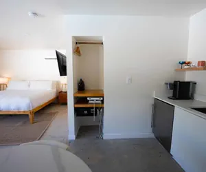 Photo 2 - Superior Room, 1 King Bed With Sofa Bed, Kitchen, Pool View