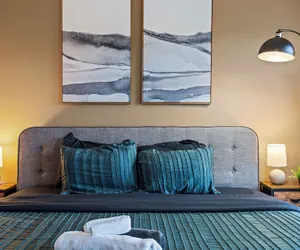 Photo 3 - Upscale King 3BR Townhouse in Pineville