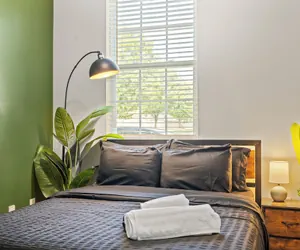 Photo 2 - Upscale King 3BR Townhouse in Pineville