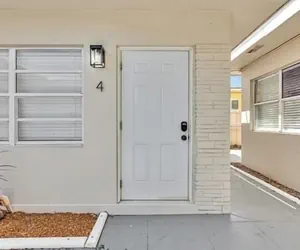 Photo 3 - Dania Beach Getaway 2 Studios for 6 Guests