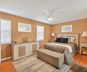 Photo 2 - Serenity Landing - 5 Minutes to Airport - Sleeps 6