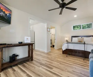 Photo 3 - Kleines Hauschen - Cozy Hideaway 6 min to Downtown