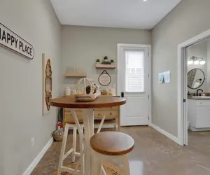 Photo 3 - Pop-2: Hot-tub/close to Main St!