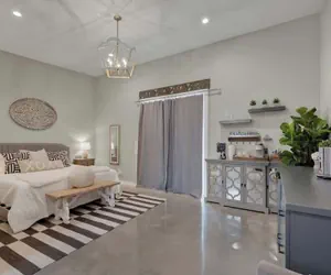 Photo 5 - Pop 3: Hot-tub, Close to Main St