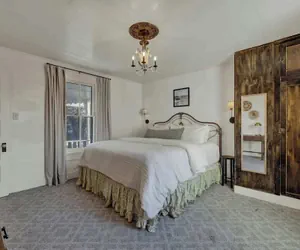 Photo 5 - Victorian Escape-pool & Hot Tub!