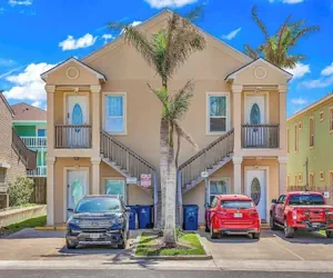 Photo 2 - Lovely Beach and Pool Condo