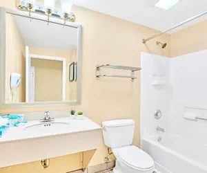 Photo 3 - Studio With Hot Tub Pool Near Universal Studios