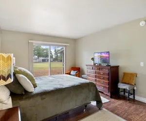 Photo 4 - Perfect Resort Retreat Close to Everything