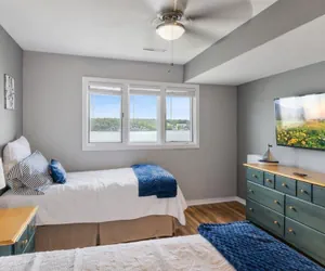 Photo 5 - Spacious Pet-friendly Lakeview Condo w/ Boat Slip & Pools