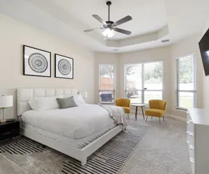 Photo 2 - Spacious and Luxe 5 Star Neighborhood