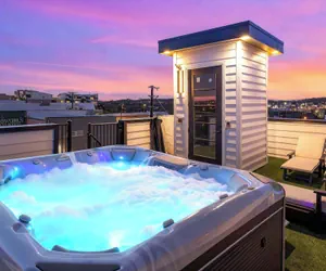 Photo 2 - Elevator With Rooftop Hot Tub Pet-friendly Yard