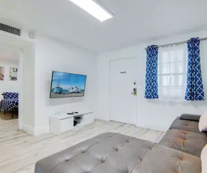 Photo 3 - Collins 2 Bedroom with Free Parking by Deco 305