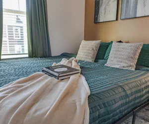 Photo 5 - Luxe King 4BR Townhouse to Uptown CLT