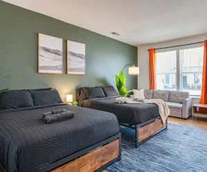 Photo 3 - Luxe King 4BR Townhouse to Uptown CLT