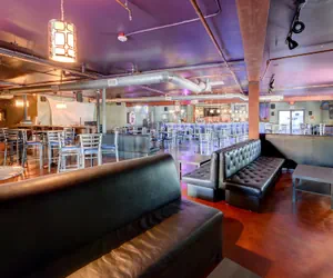 Photo 4 - Thunderbird Hotel