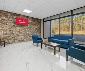 Photo 3 - HomeTowne Studios by Red Roof Athens, TN