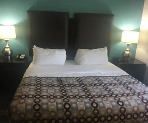 Photo 4 - Days Inn by Wyndham Alva