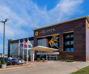 Photo 2 - La Quinta Inn & Suites by Wyndham Houston Cypress