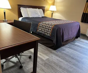 Photo 4 - Wickford Motor Inn