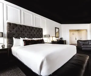 Photo 5 - The Delafield Hotel