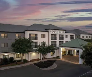 Photo 2 - Courtyard by Marriott Hattiesburg