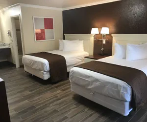 Photo 4 - Abby's Anaheimer Inn