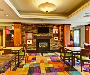 Photo 5 - Fairfield Inn & Suites by Marriott State College