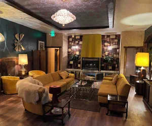 Photo 3 - The Burgundy