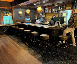 Photo 2 - The Burgundy