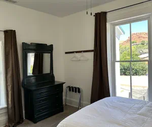 Photo 4 - The Cottage @ 241 North