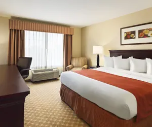 Photo 3 - Travelodge by Wyndham Knoxville West