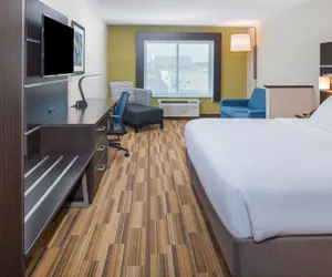 Photo 5 - Holiday Inn Express Hotel & Suites Bismarck by IHG