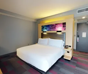 Photo 4 - Aloft Coral Gables
