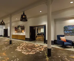 Photo 5 - Crossroads Hotel