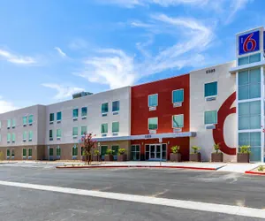 Photo 2 - Motel 6 Las Vegas, NV - Motor Speedway